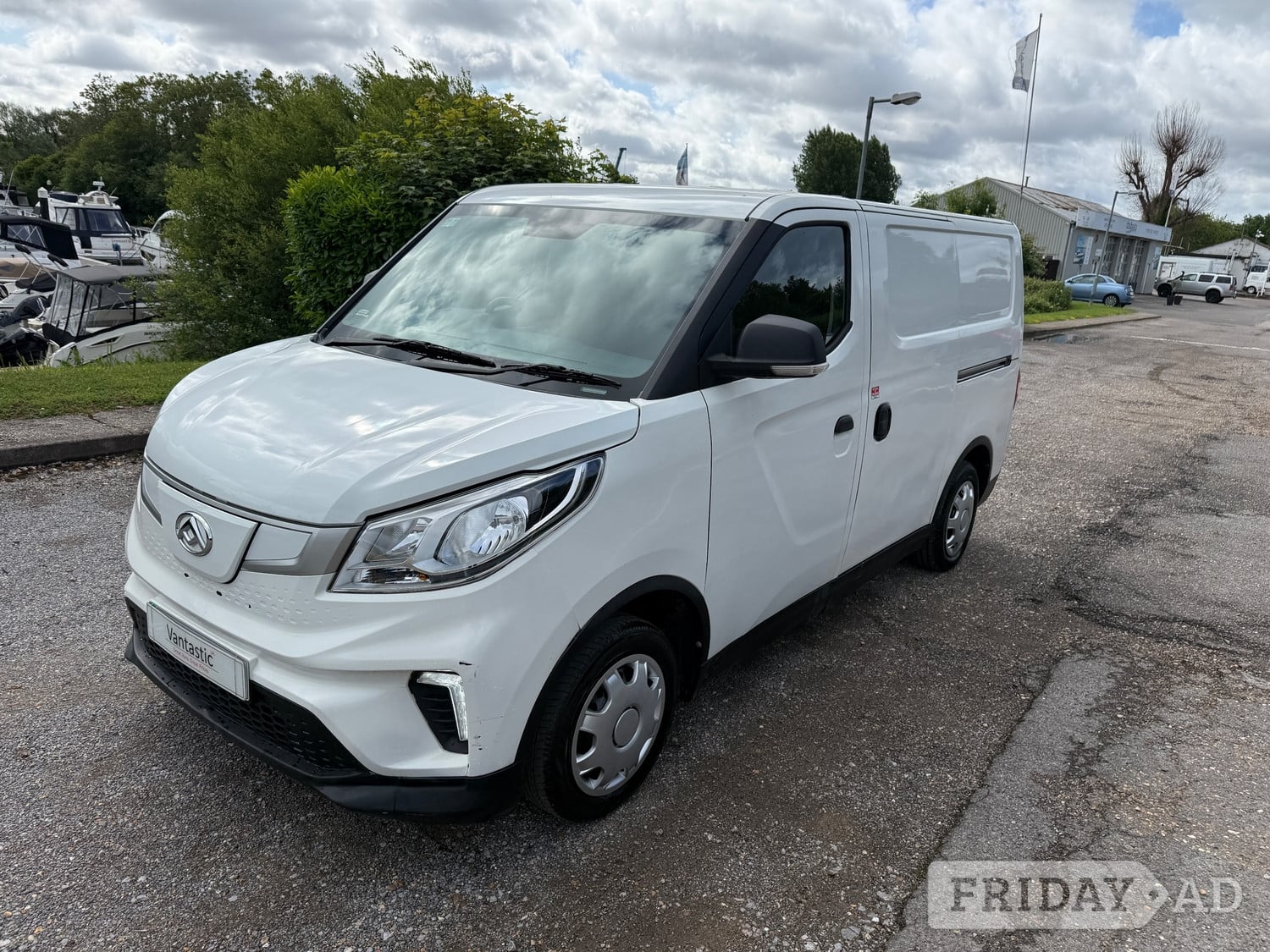Maxus eDeliver 3 2022 in Chertsey