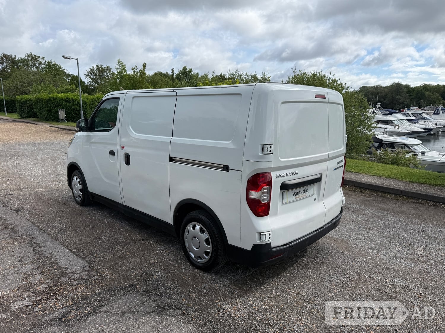 [ berth ]Maxus eDeliver 3
