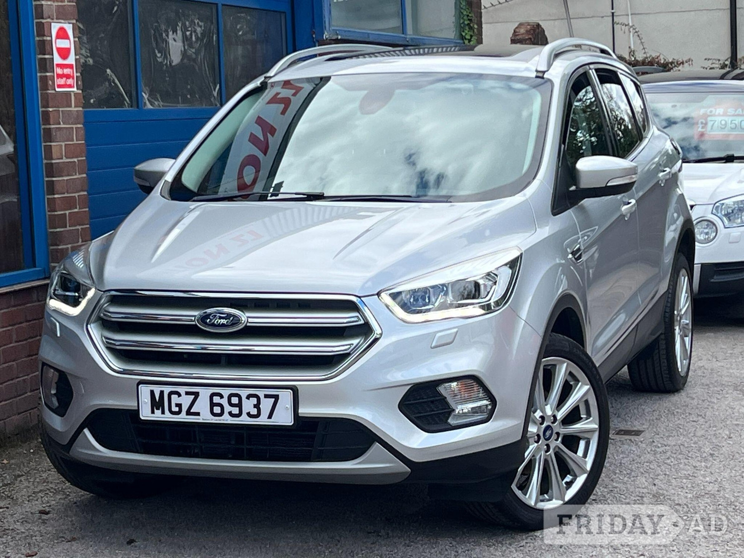 [ berth ]Ford Kuga