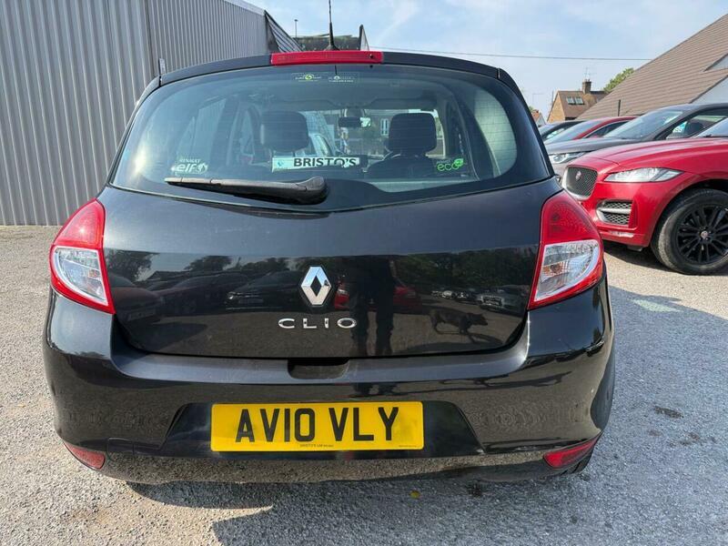 Renault Clio 2010 - Cars in Crawley