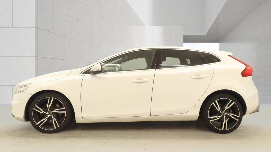 Volvo V40 2019 - Cars