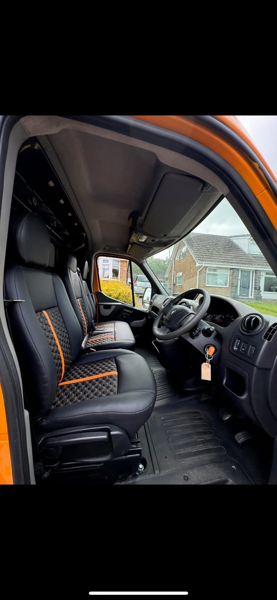[ berth ]Equi-Sport Renault Master
