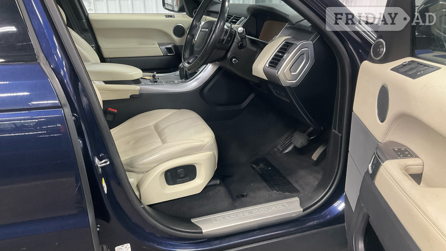 [ berth ]Land Rover Range Rover Sport