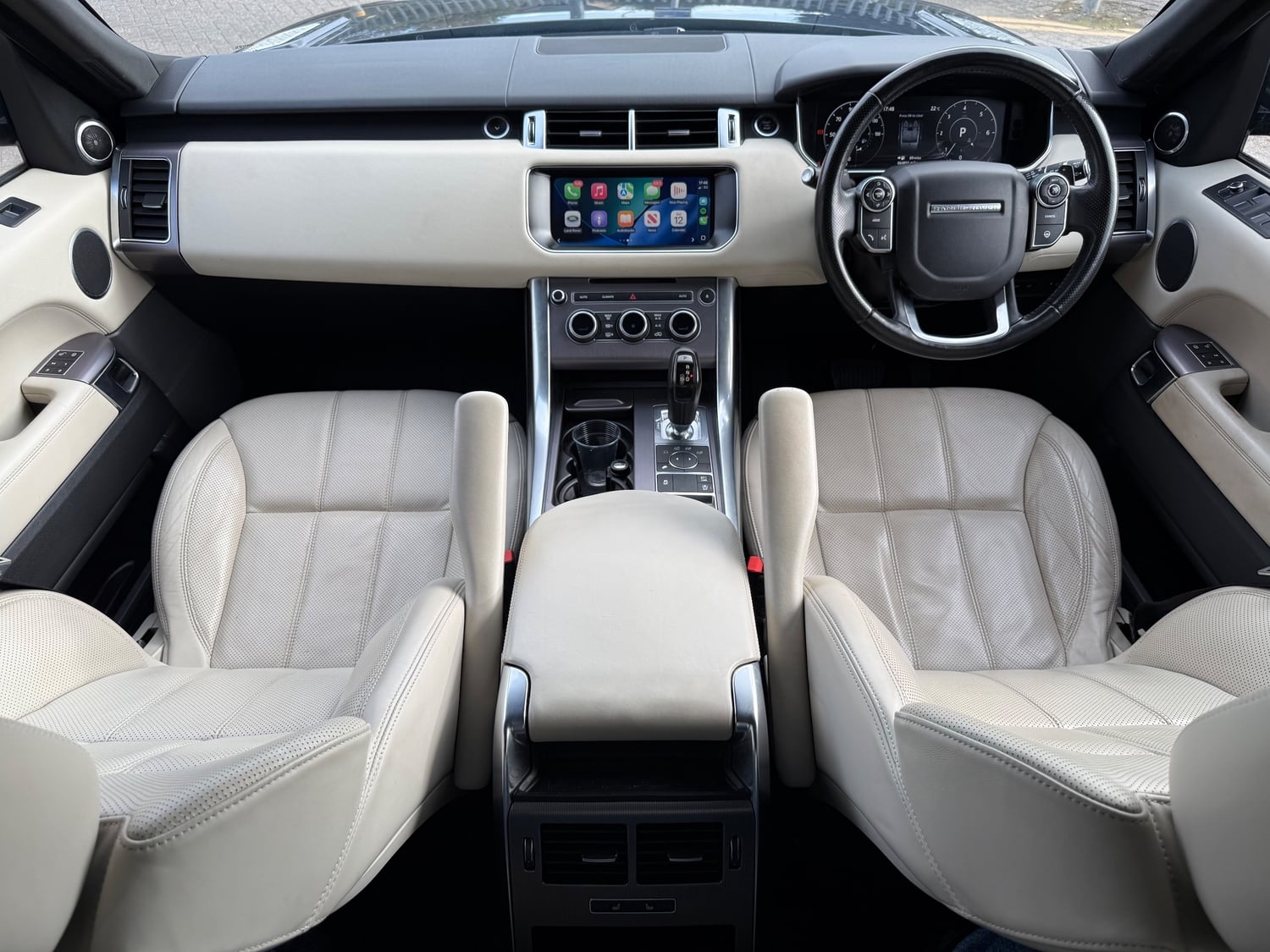 [ berth ]Land Rover Range Rover Sport
