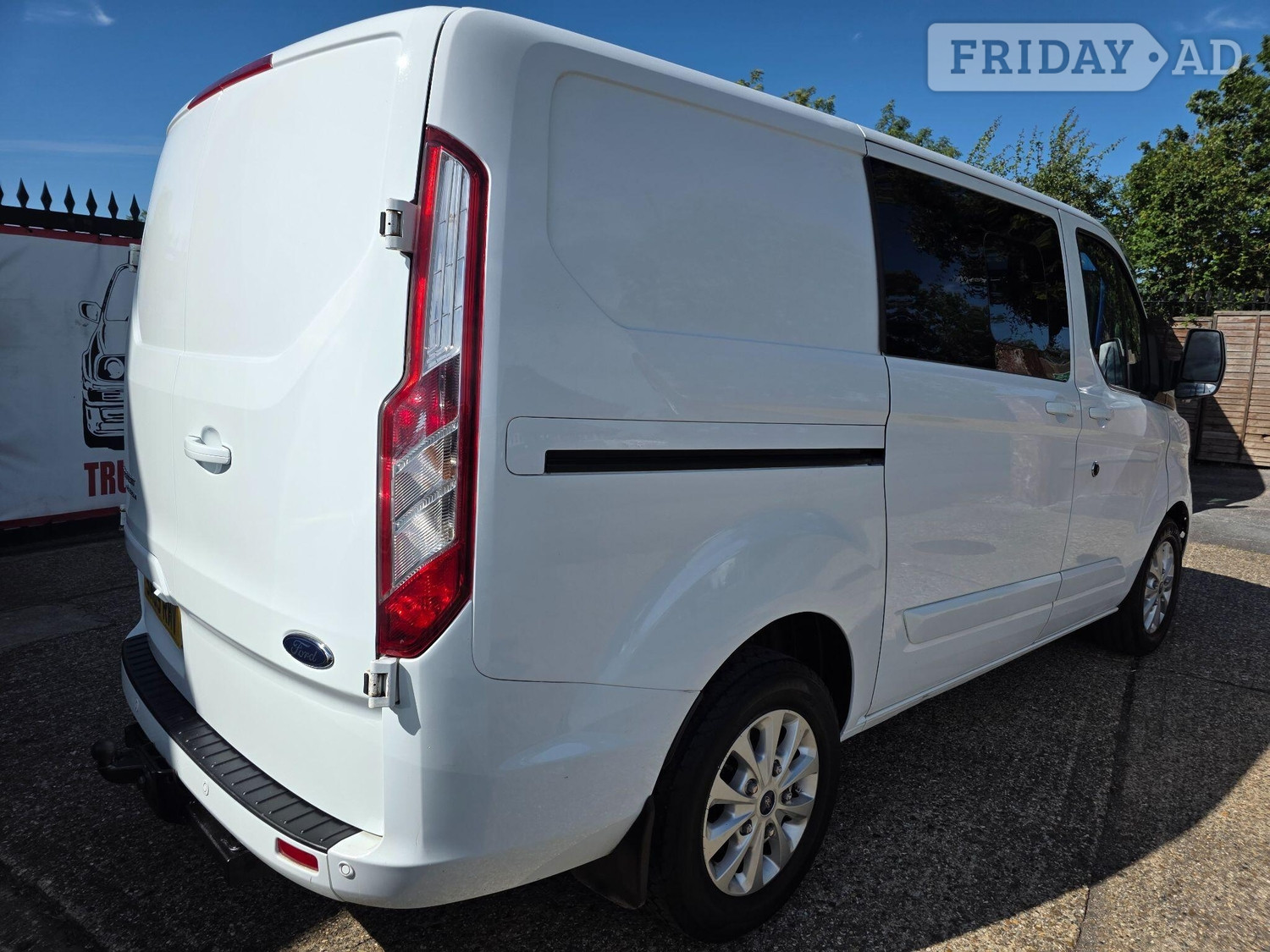[ berth ]Ford Transit Custom