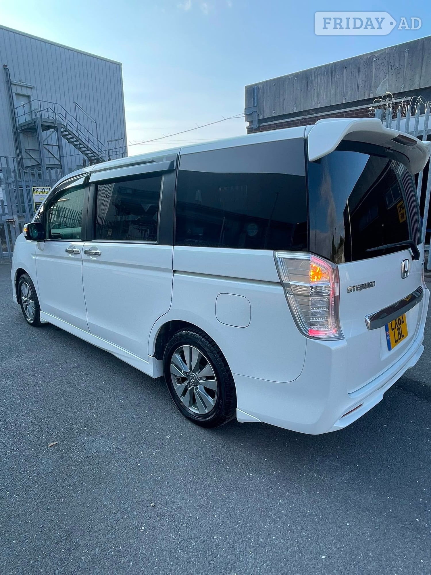 Honda Stepwagon 2012 - Cars