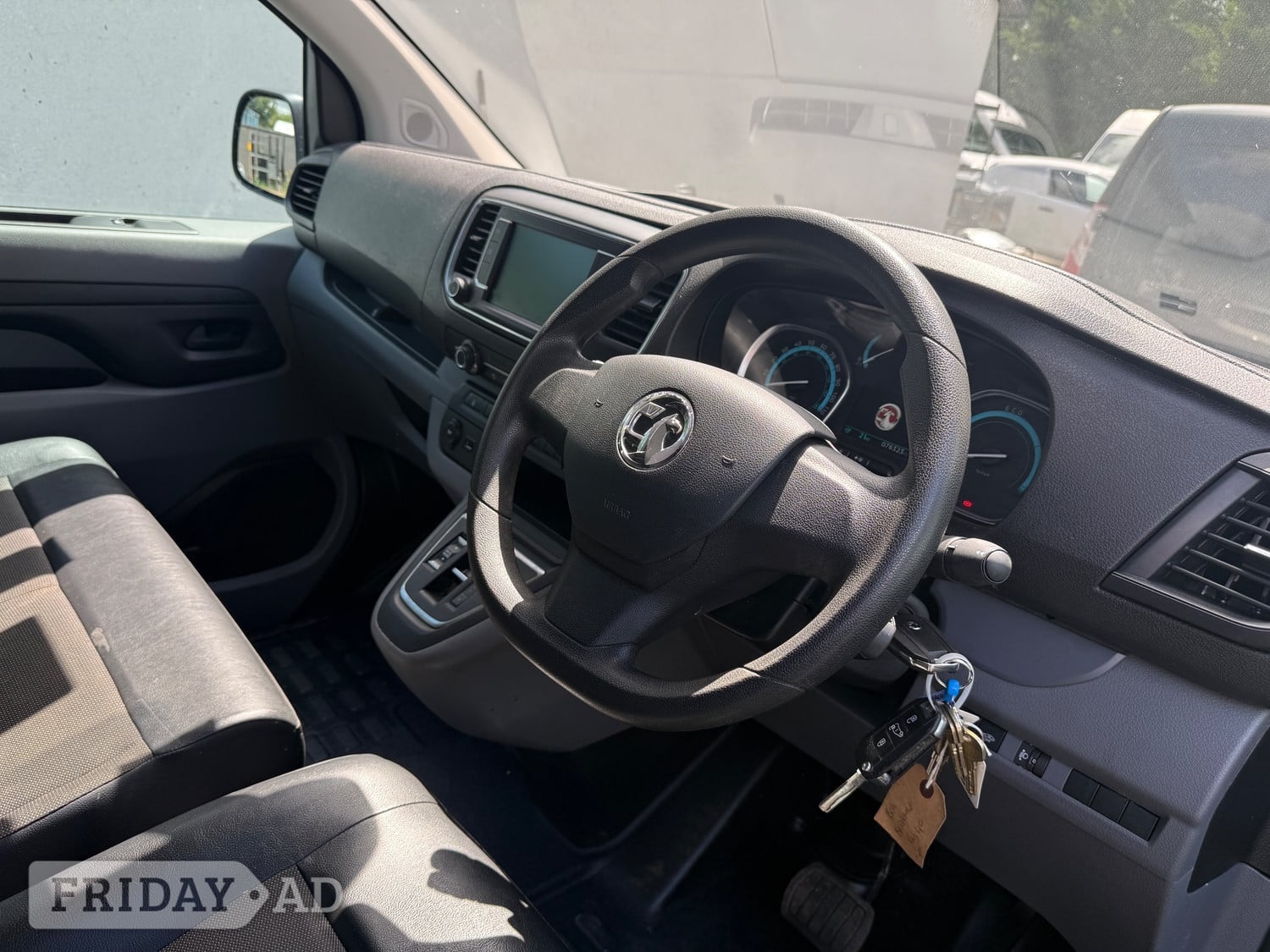 Vauxhall Vivaro 2021 - Vans & Commercial Vehicles in Chertsey