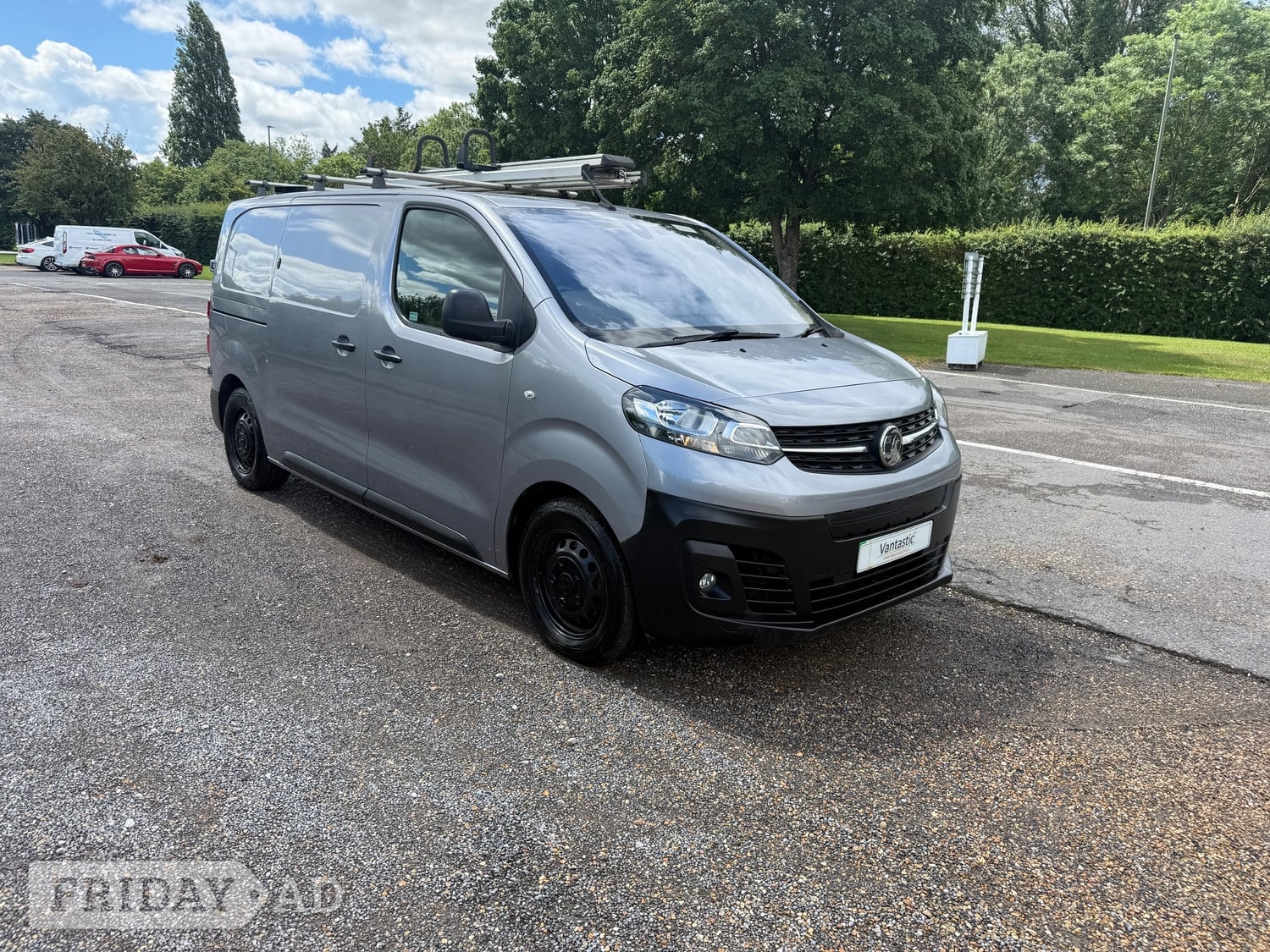 Vauxhall Vivaro 2021 in Chertsey