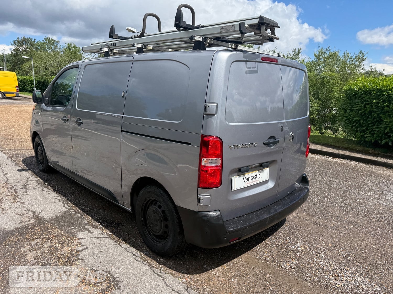 [ berth ]Vauxhall Vivaro
