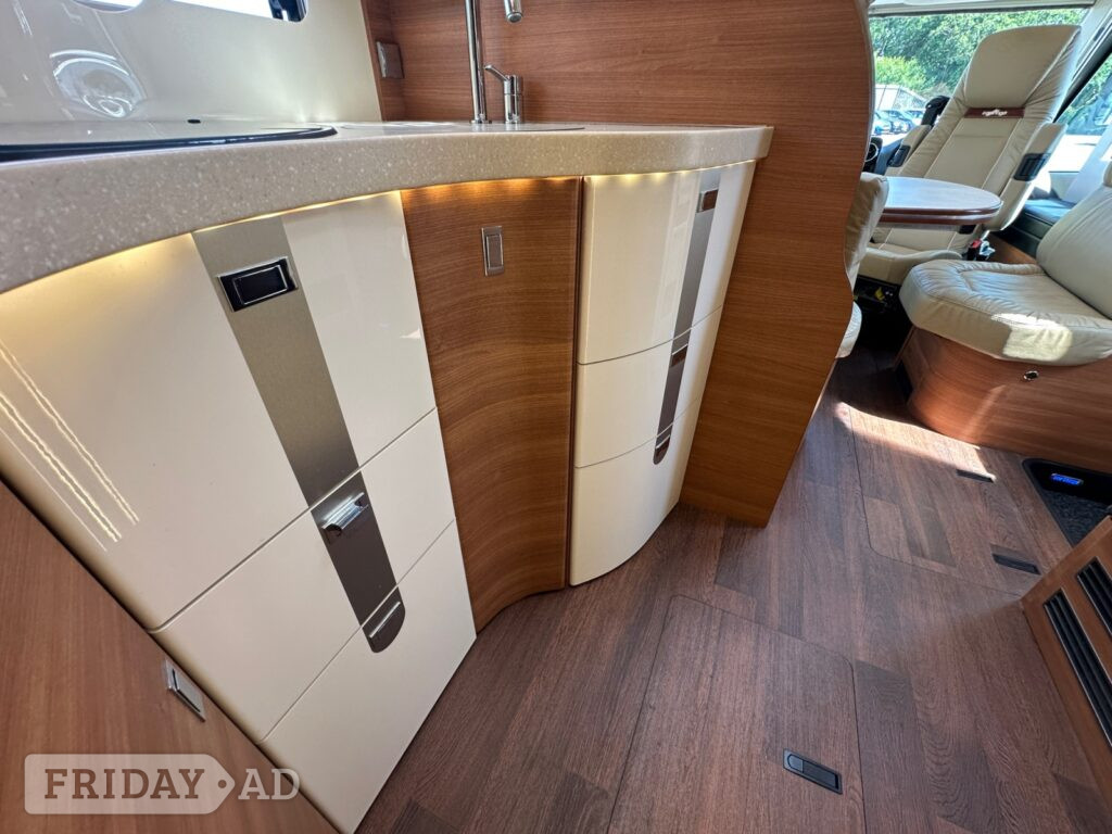 [4 berth ]Carthago I 4.9 LE L Chic C-Line