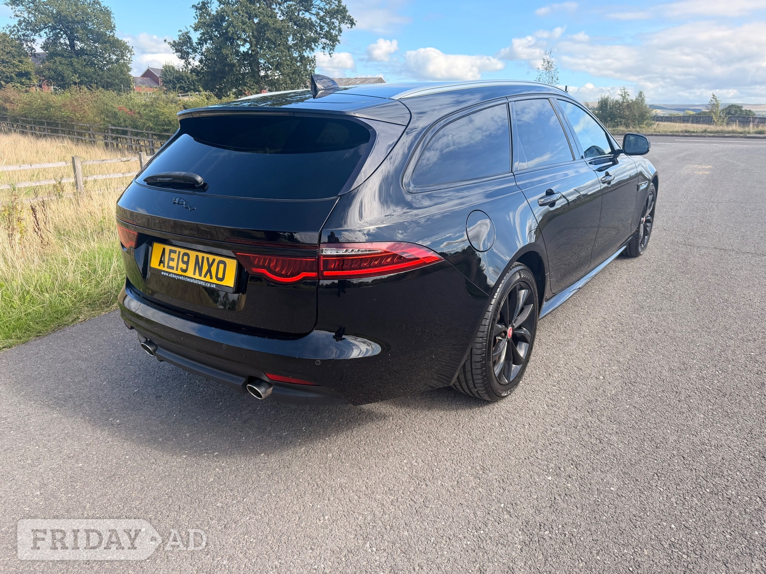Jaguar XF 2019 - Cars