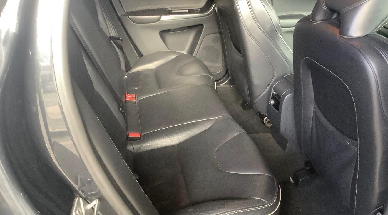 Volvo XC60 2017 - Cars in Crawley