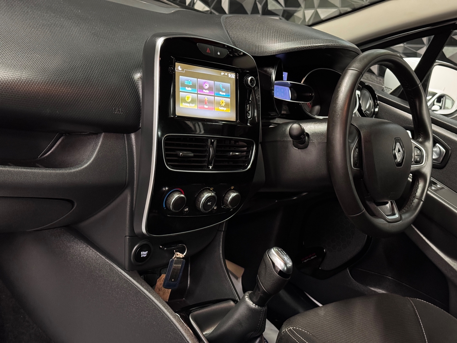 [ berth ]Renault Clio