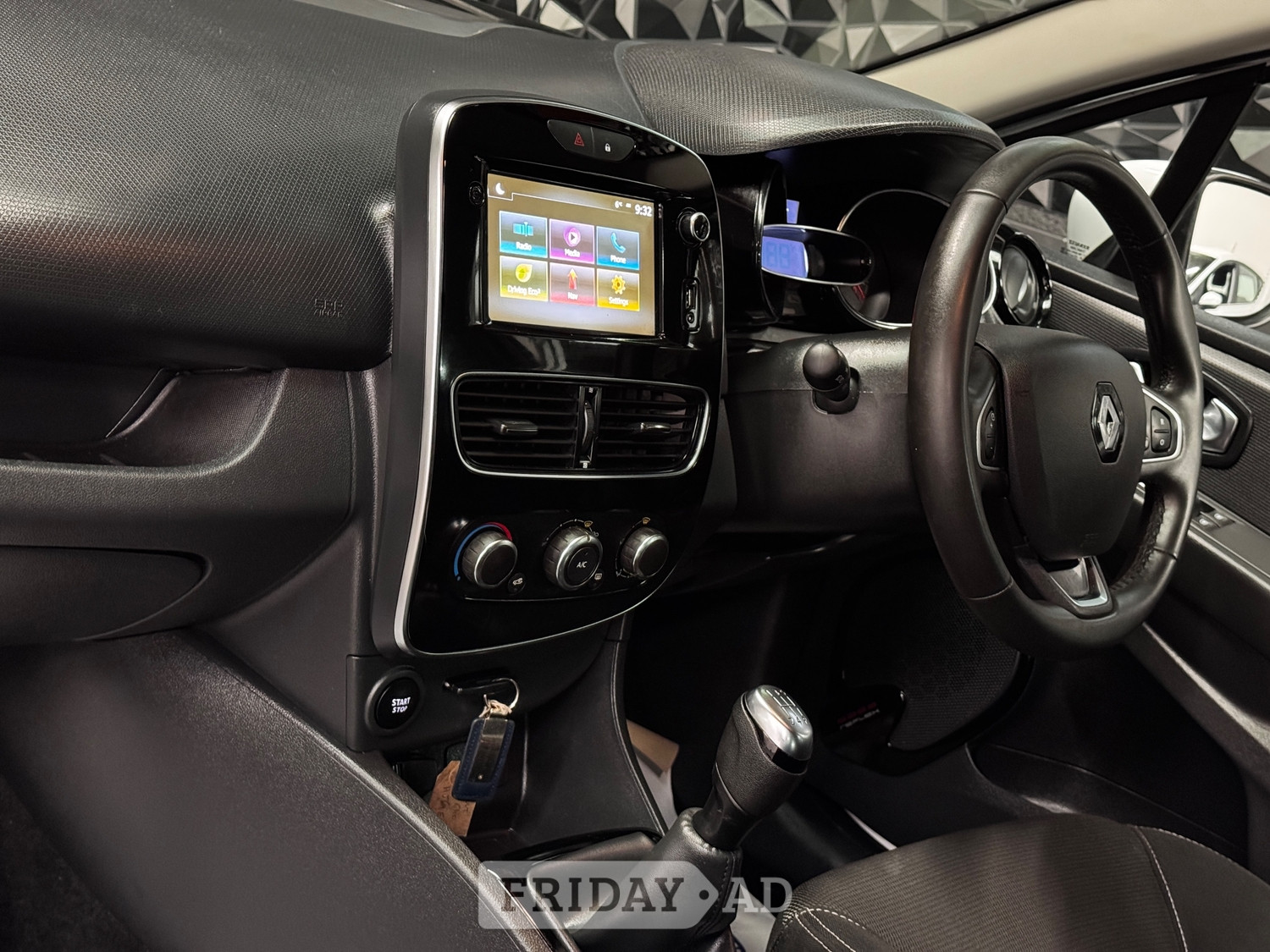[ berth ]Renault Clio
