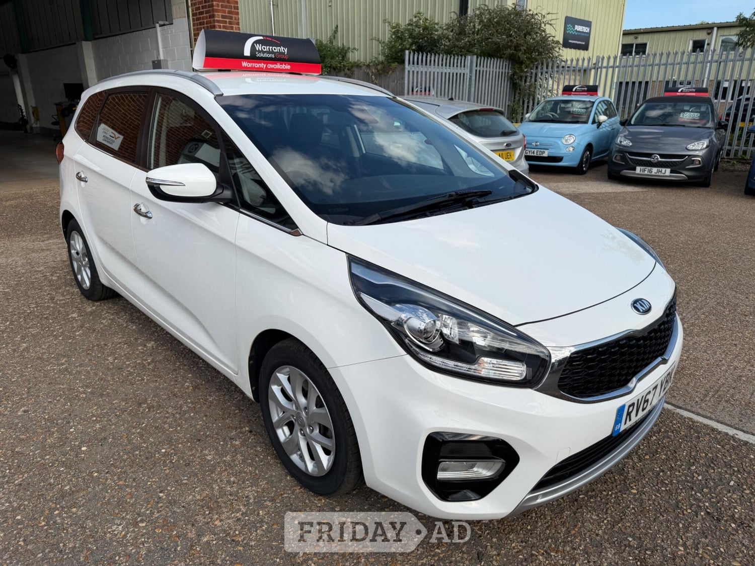 Kia Carens 2017 - Cars in Tonbridge