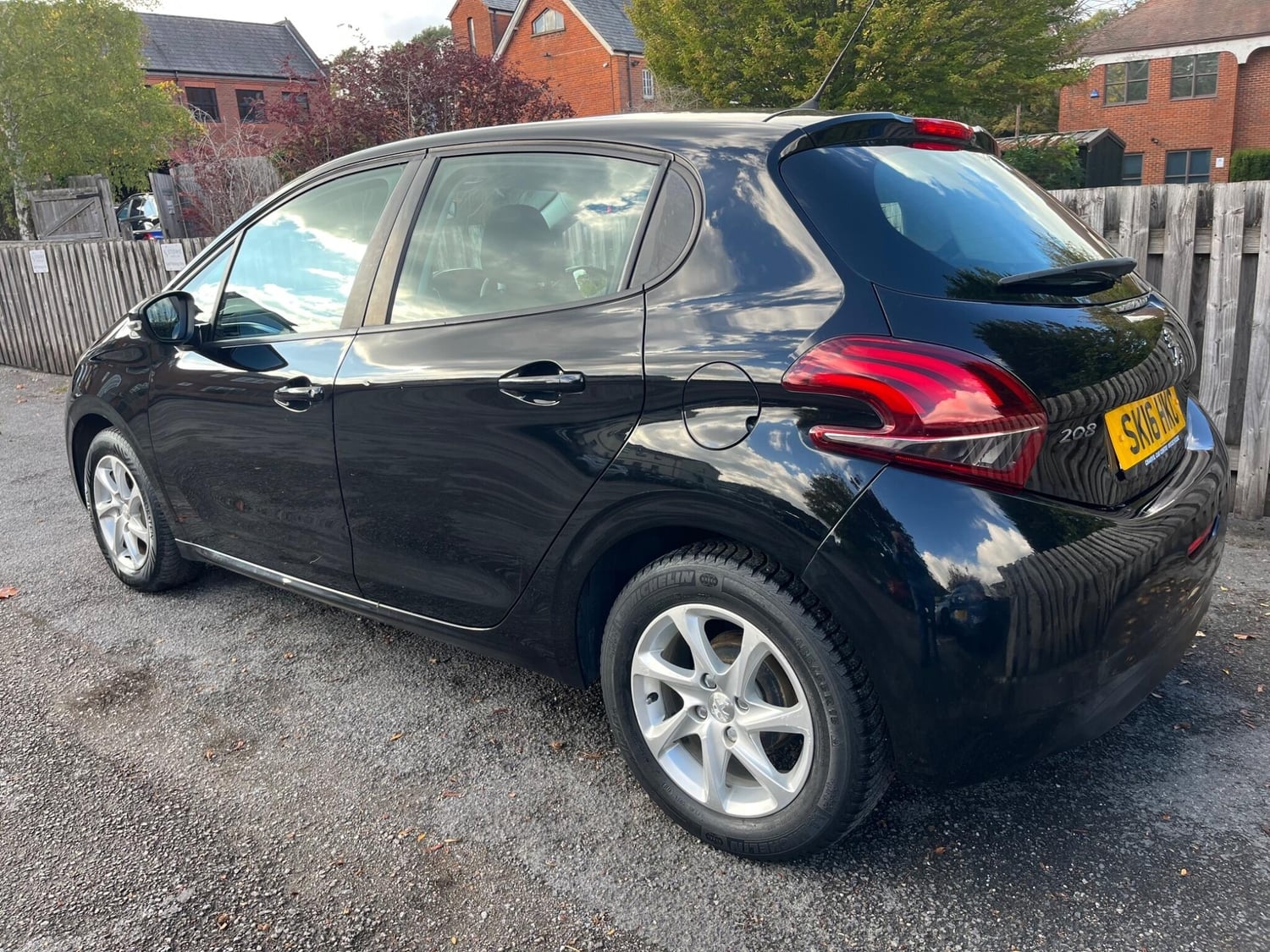 [ berth ]Peugeot 208