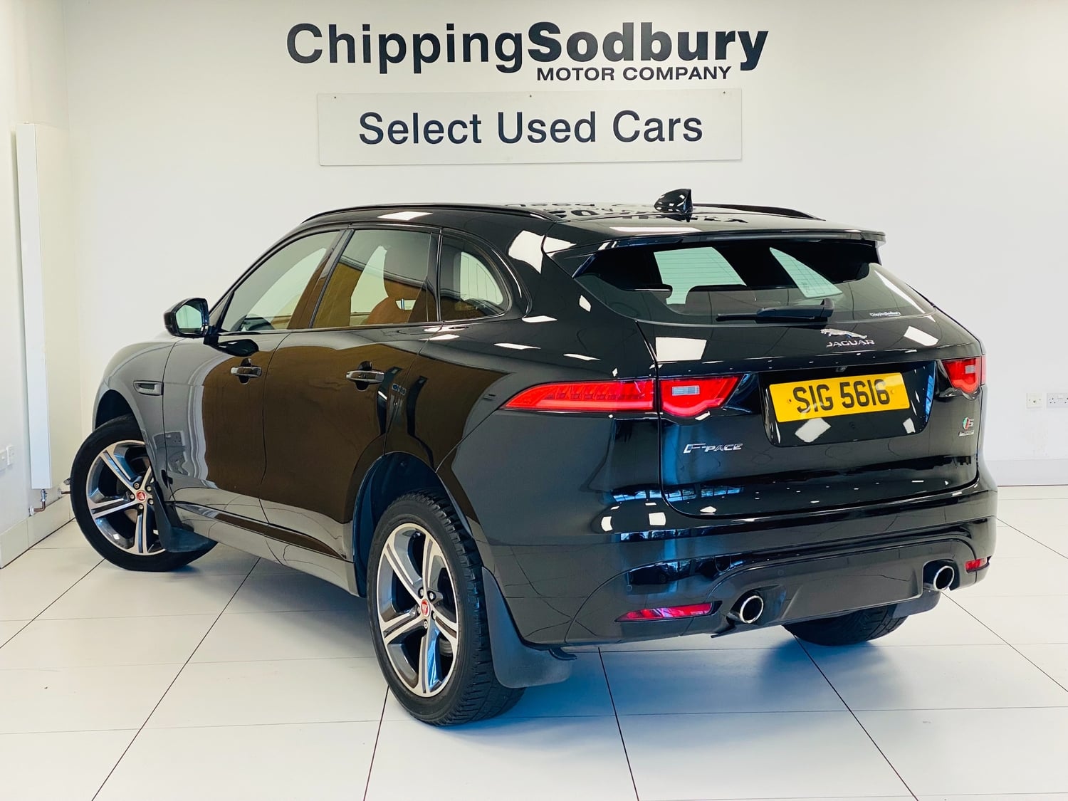 [ berth ]Jaguar F-Pace