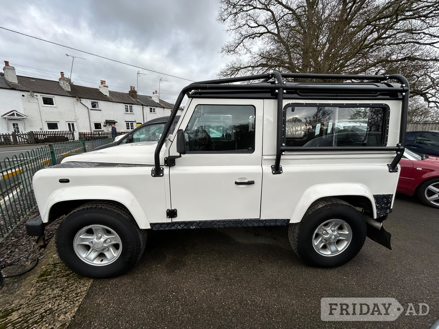 Land Rover Defender 2009 - Cars in Southampton