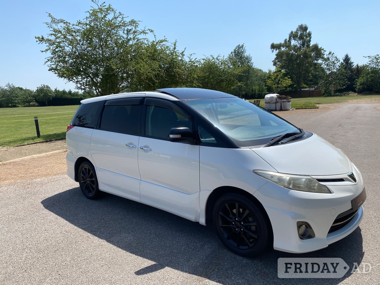 Toyota Estima 2010 in Slough