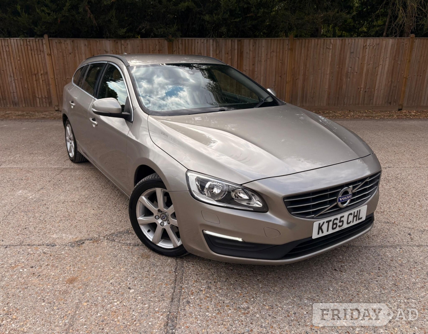 Volvo V60 2016 in Tonbridge