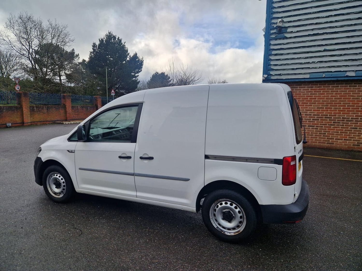 Volkswagen Caddy 2019 - Vans & Commercial Vehicles