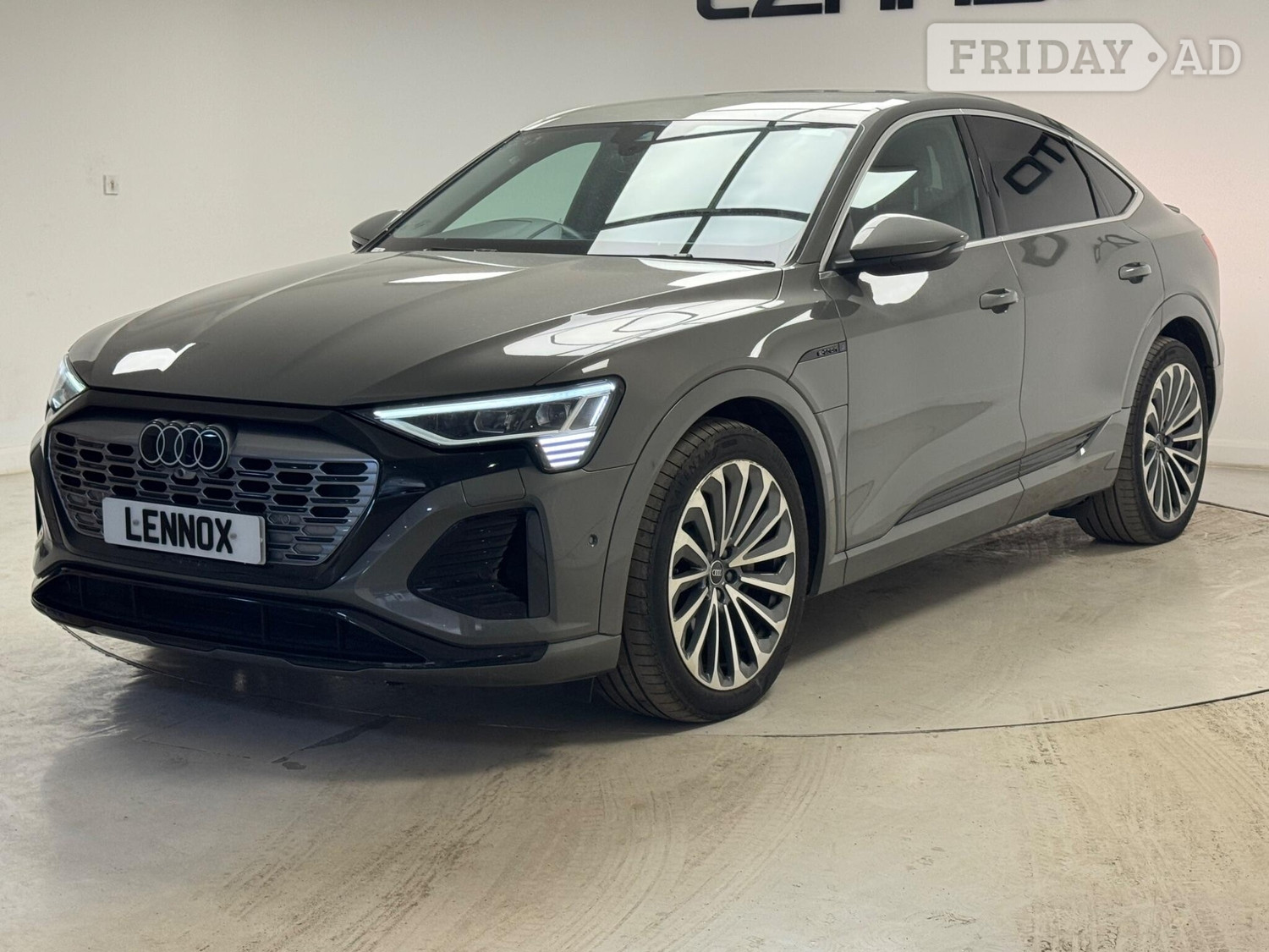 [ berth ]Audi Q8