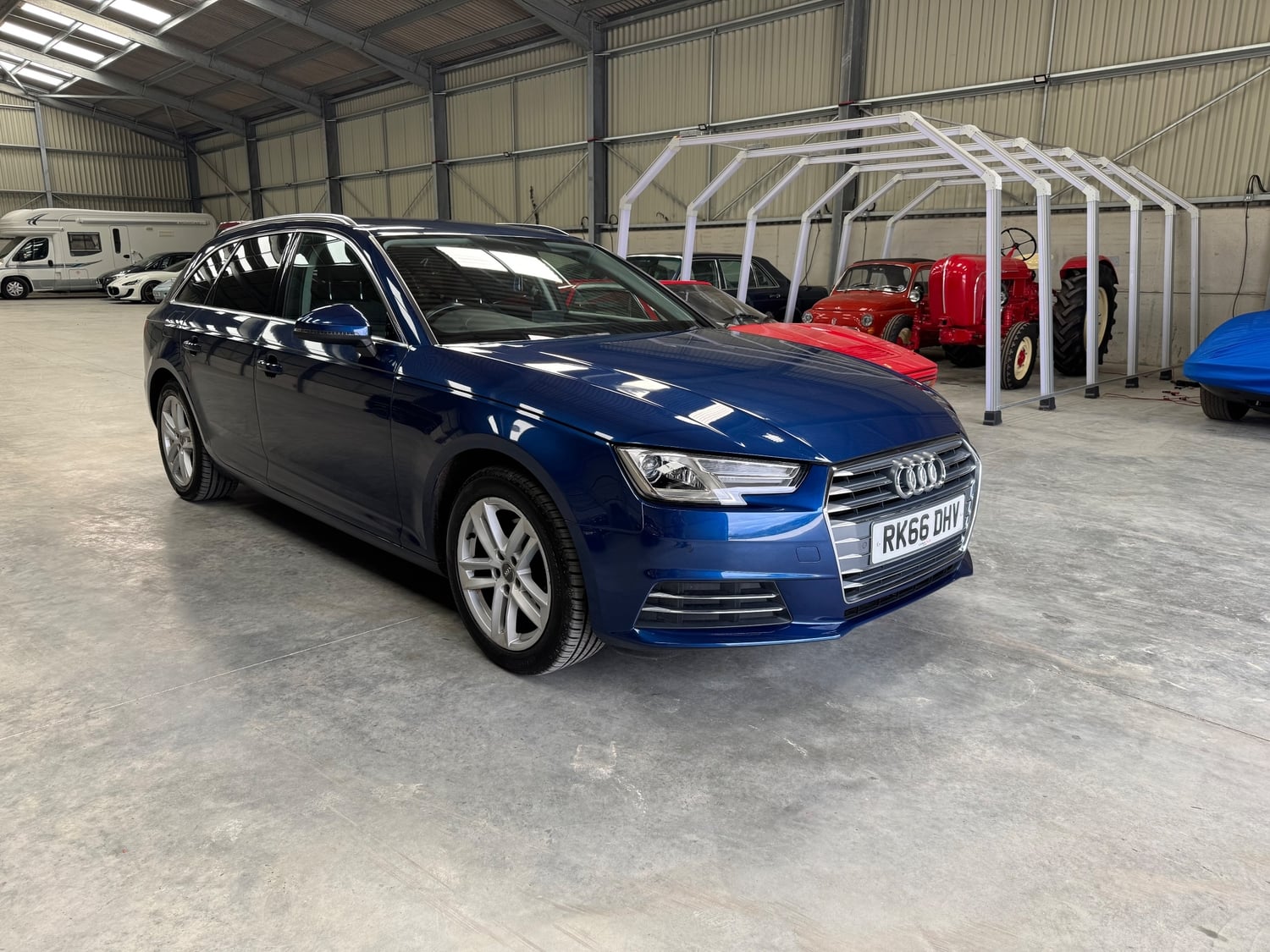 [ berth ]Audi A4 Avant