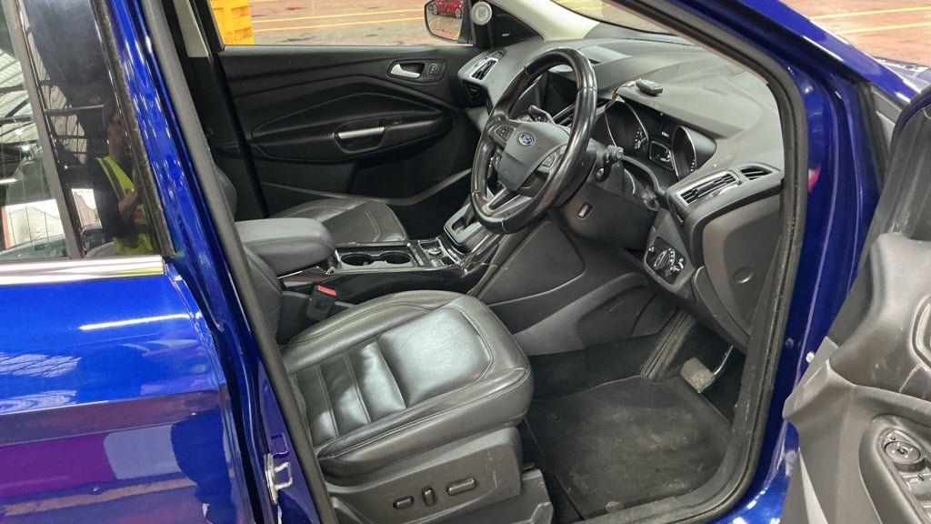 [ berth ]Ford Kuga