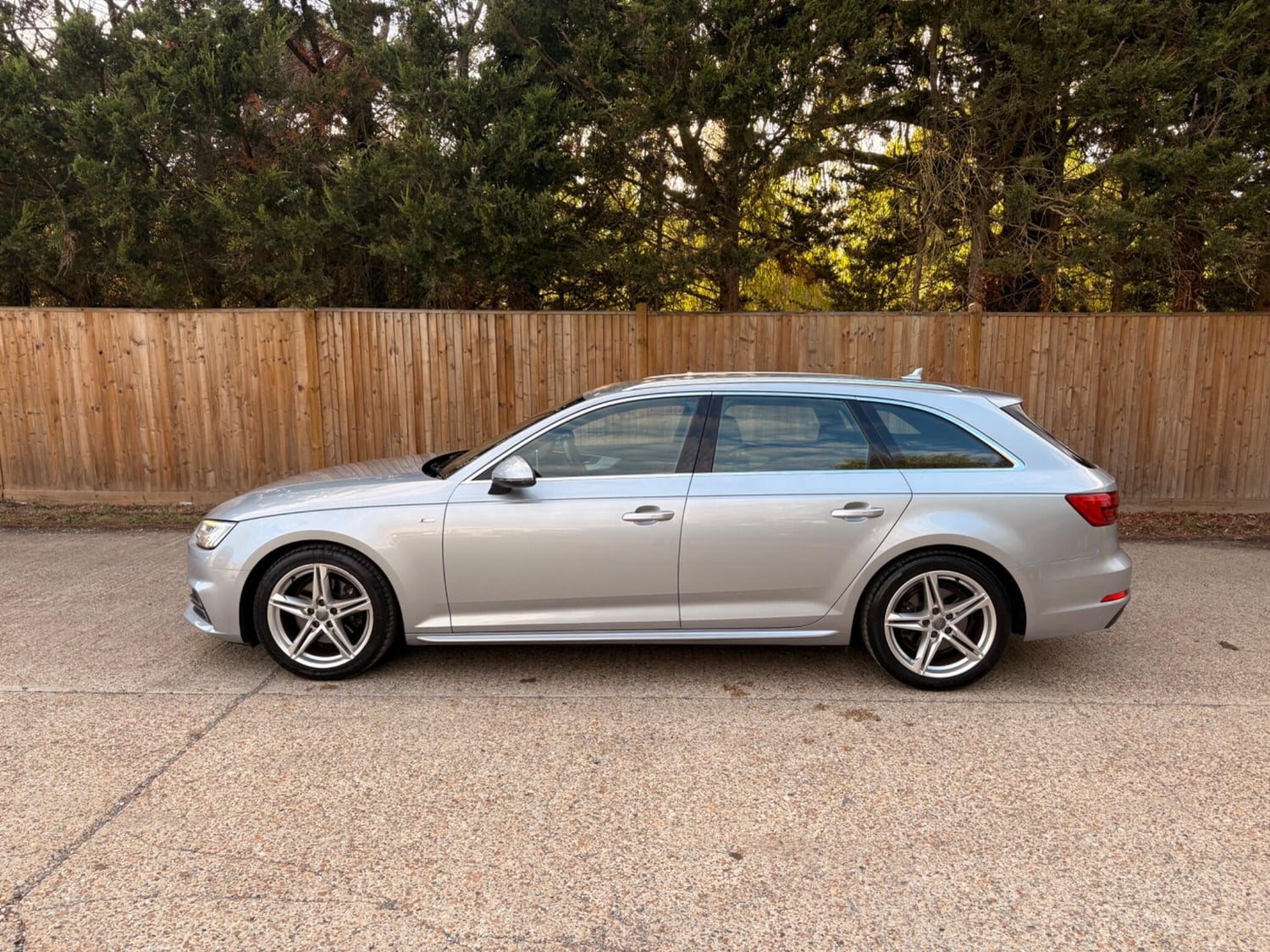 [ berth ]Audi A4 Avant