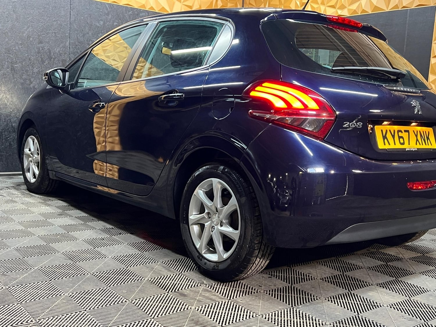Peugeot 208 2017 - Cars