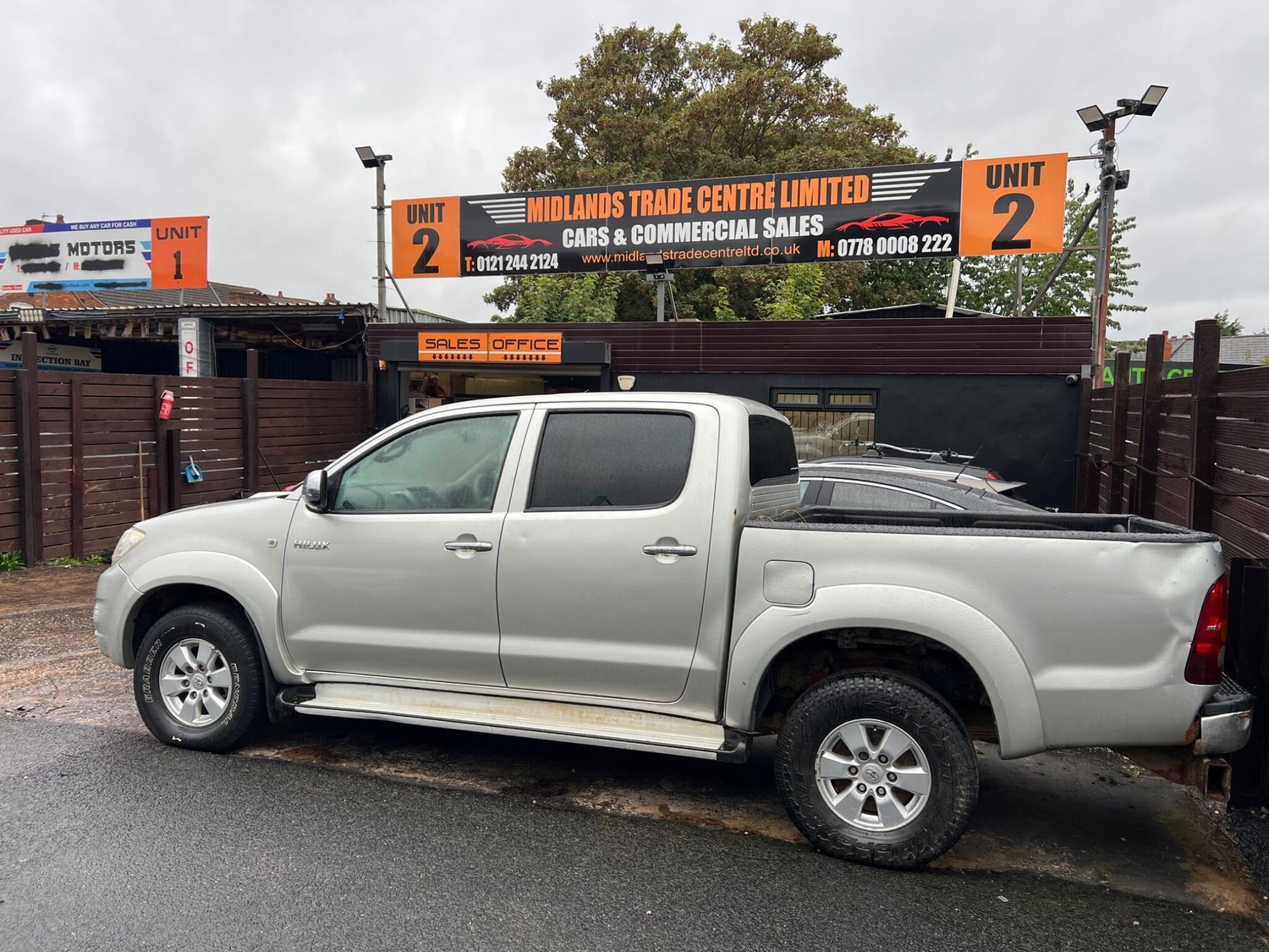 Toyota Hilux 2011 - Cars in Birmingham