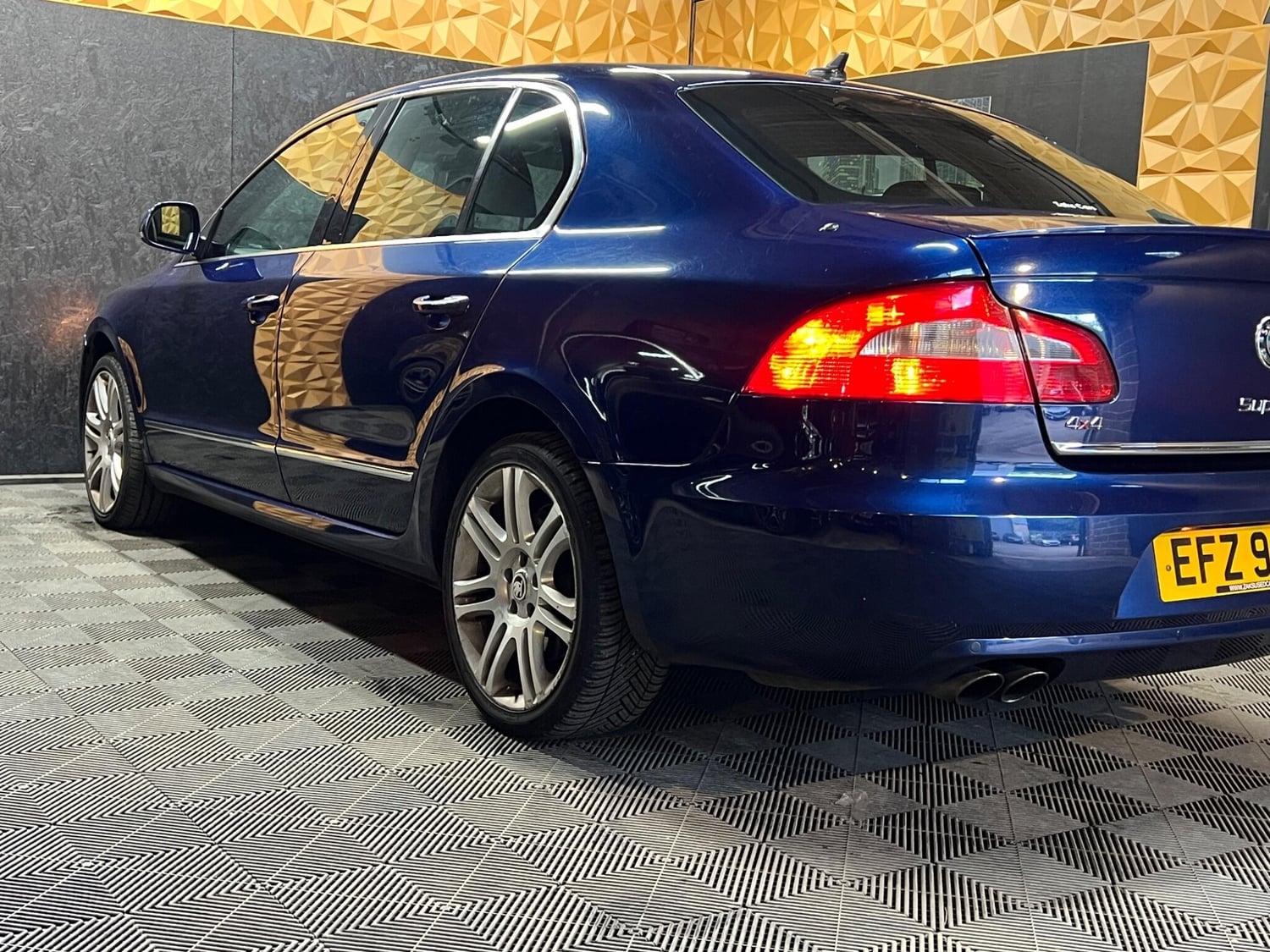 Skoda Superb 2011 - Cars in Halifax
