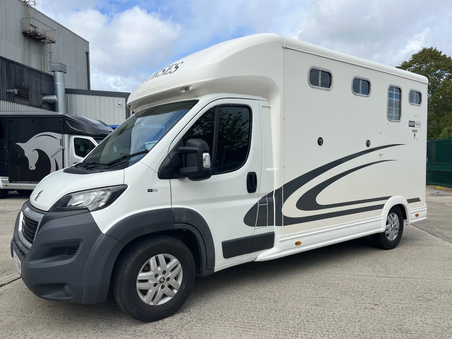 [ berth ]Equi-Trek Super Sonic
