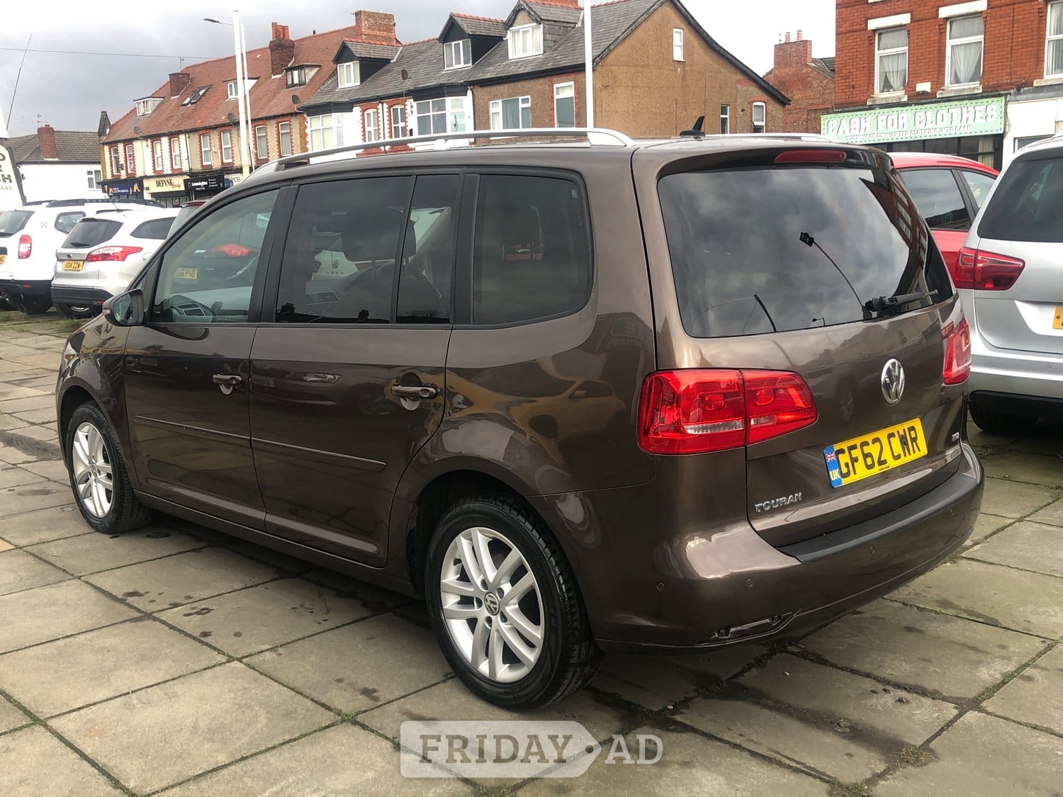 Volkswagen Touran 2012 - Cars