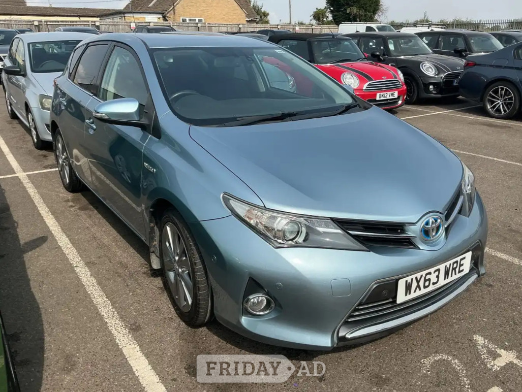 Toyota Auris 2013 in Harrow