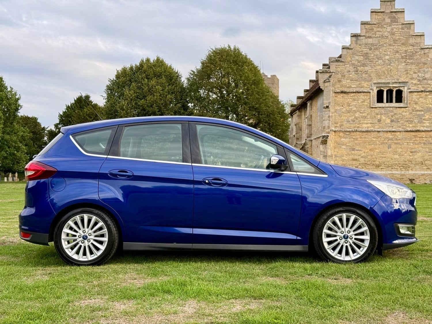 [ berth ]Ford C-MAX