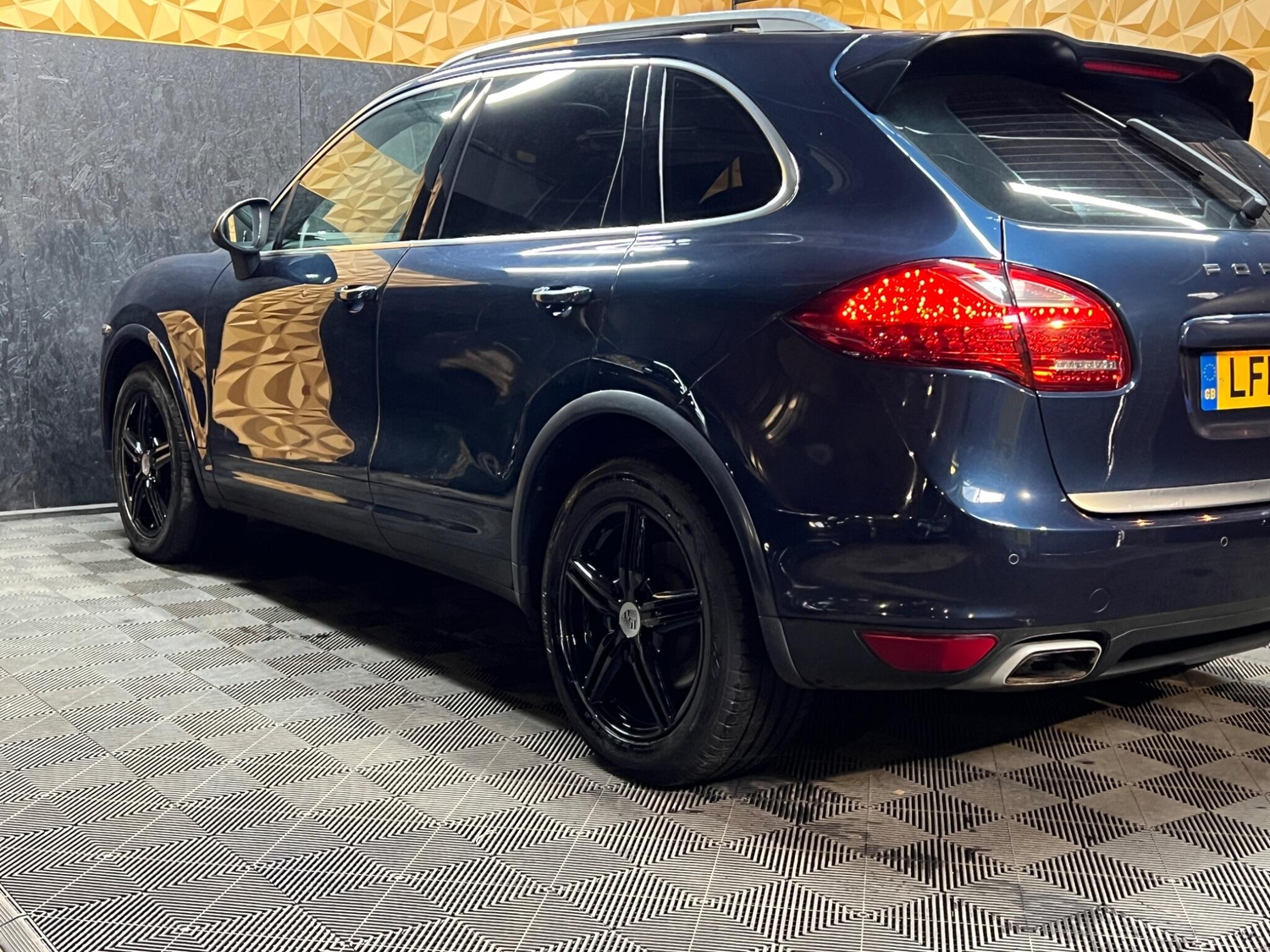 Porsche Cayenne 2013 - Cars in Halifax