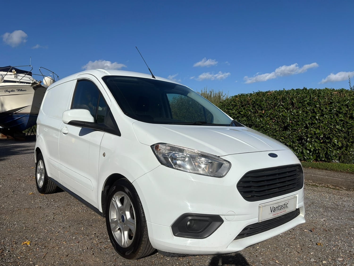[ berth ]Ford Transit Courier