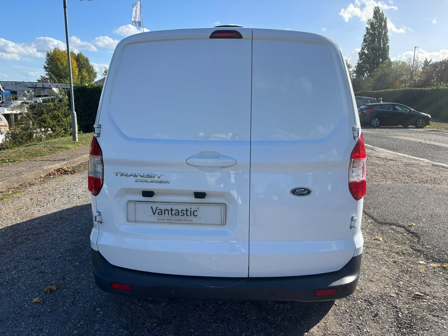 Ford Transit Courier 2021 - Vans & Commercial Vehicles in Chertsey