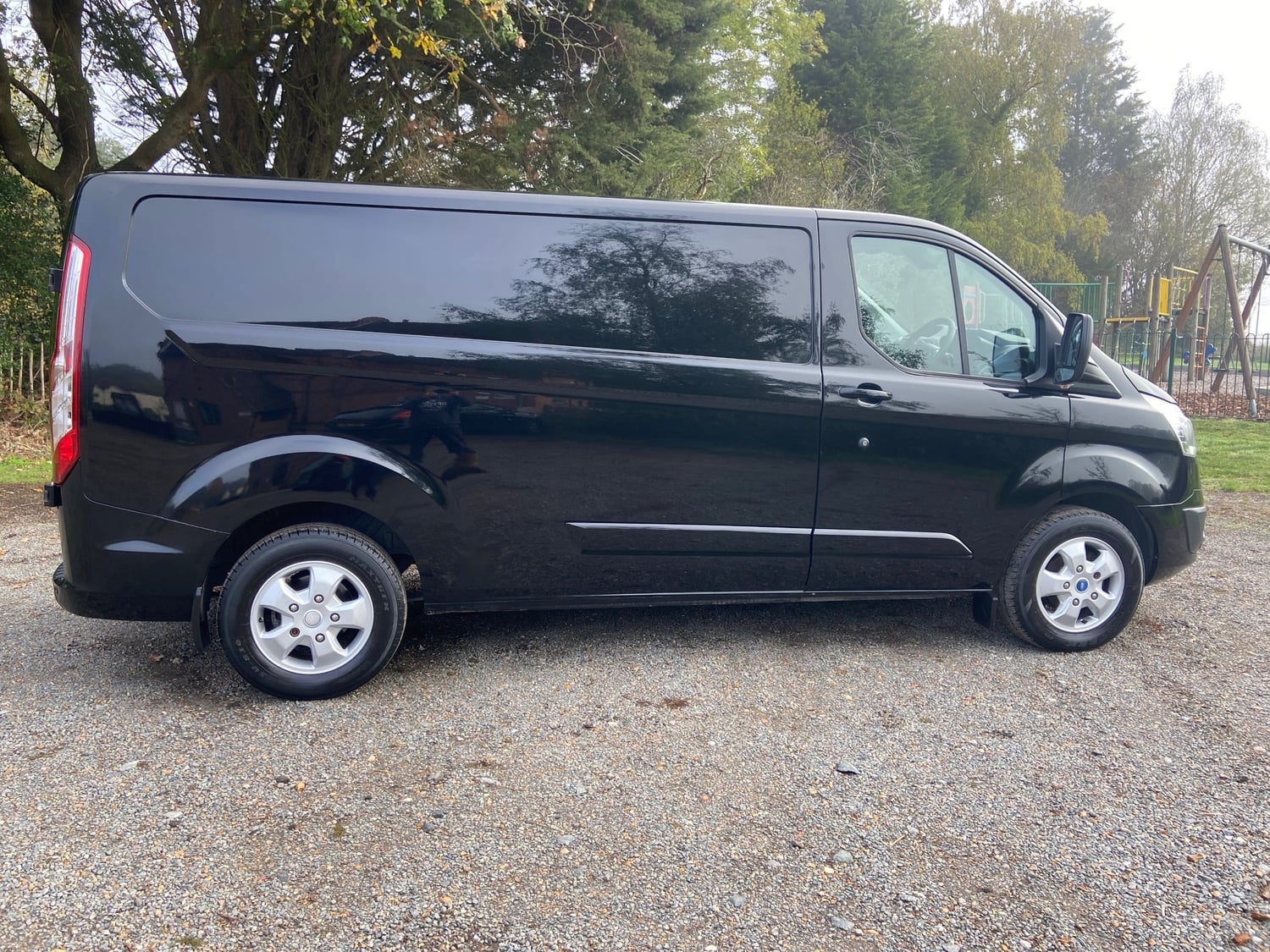 [ berth ]Ford Transit Custom