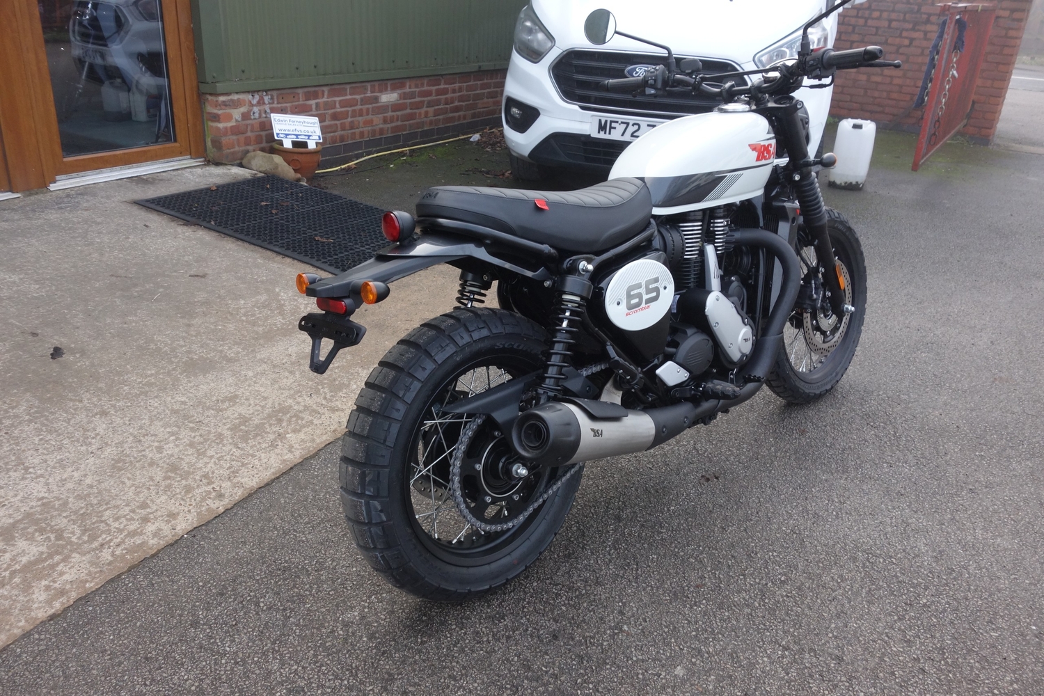 [ berth ]BSA Scrambler