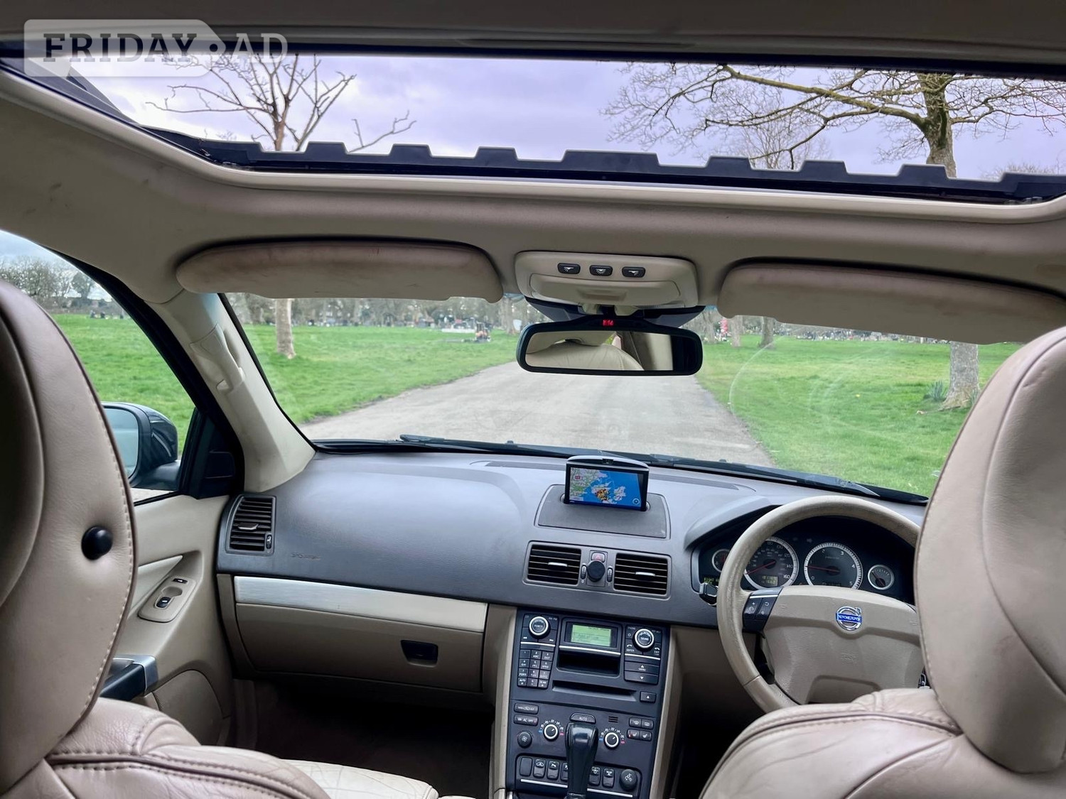 Volvo XC90 2010 - Cars