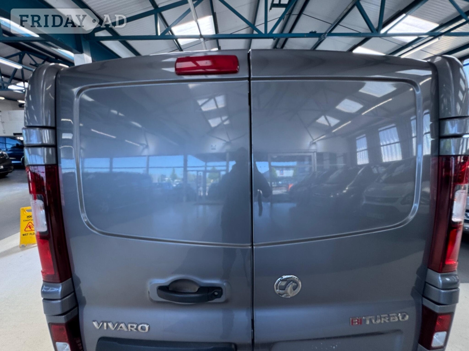 Vauxhall Vivaro 2015 - Vans & Commercial Vehicles
