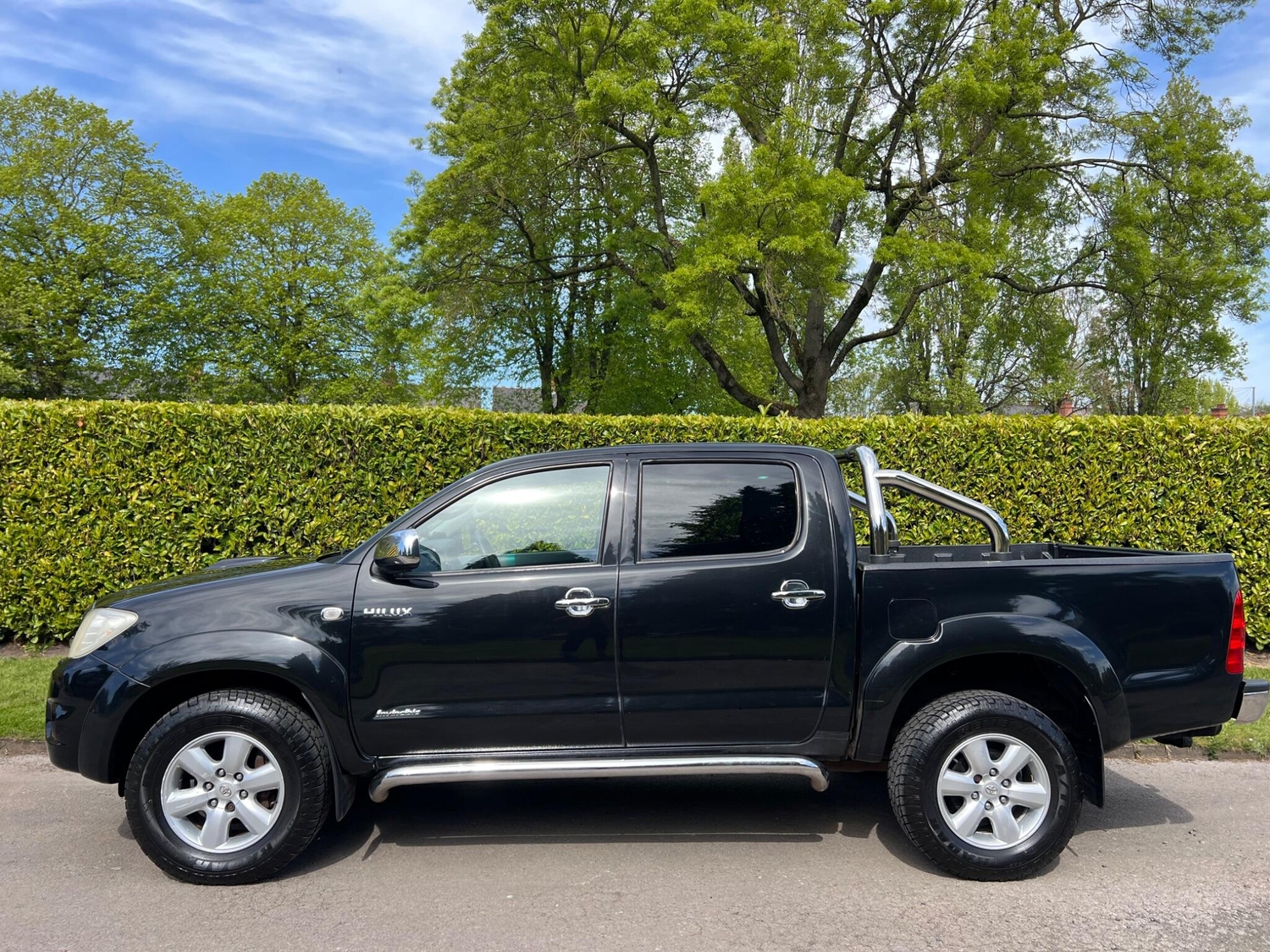 Toyota Hilux 2010 - Cars in Birmingham