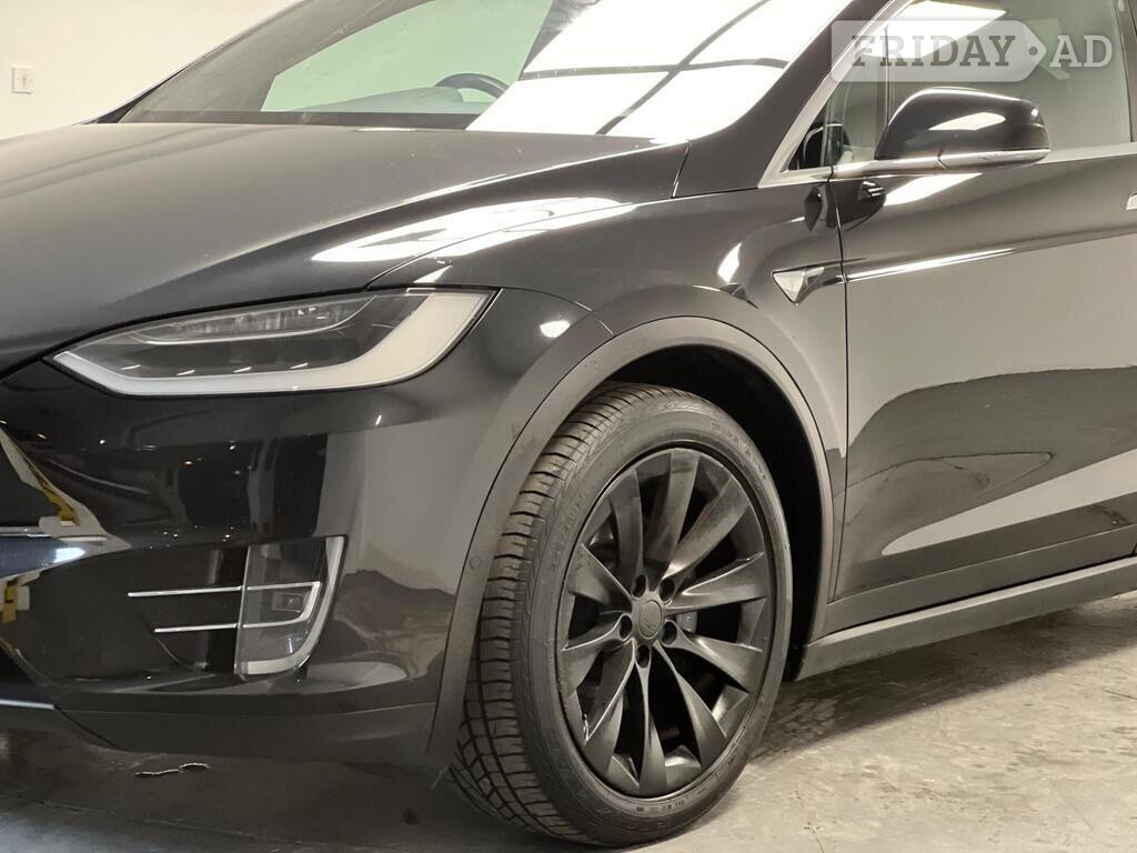 [ berth ]Tesla Model X