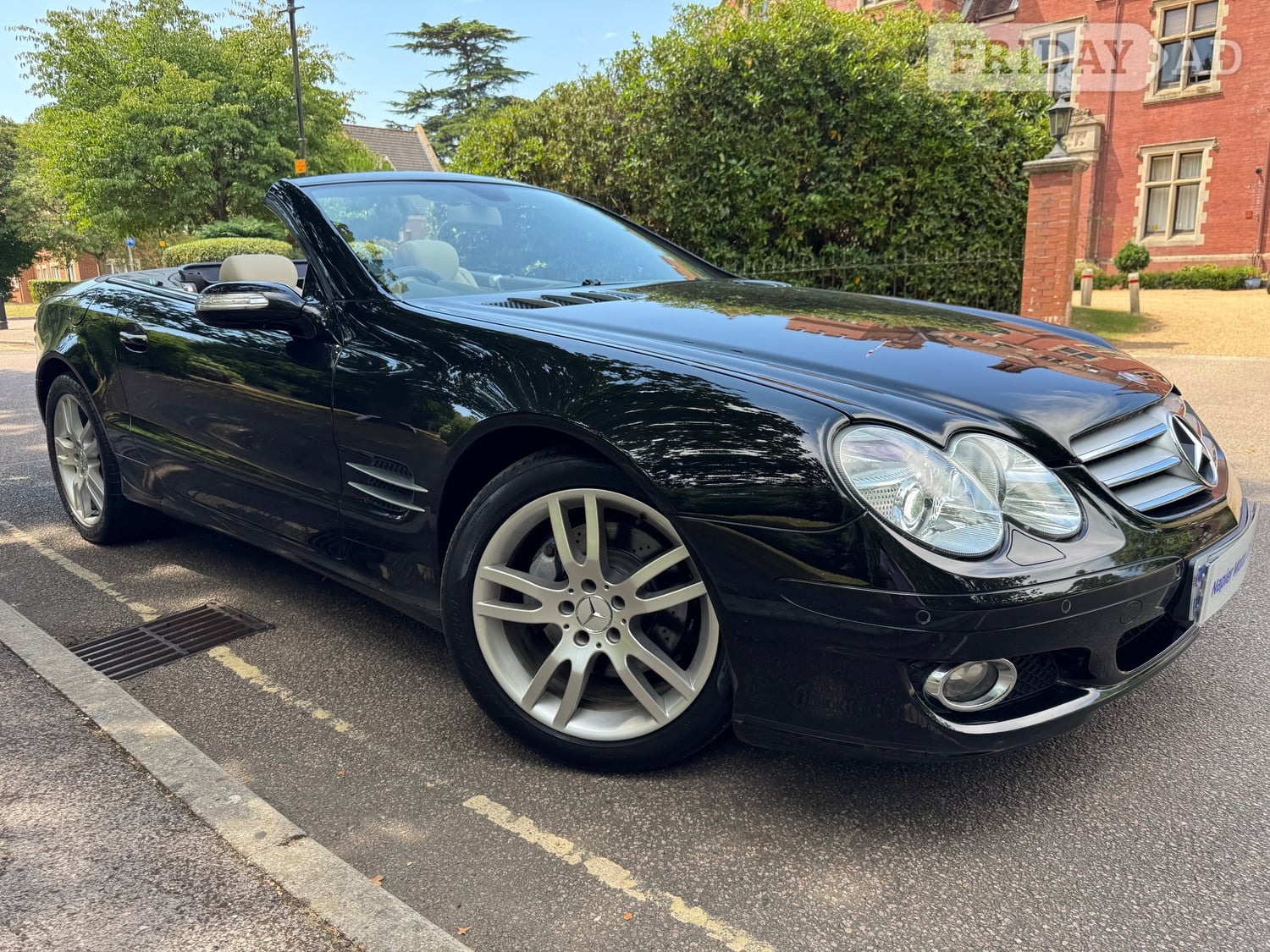 Mercedes-Benz SL 2006 in Horsham