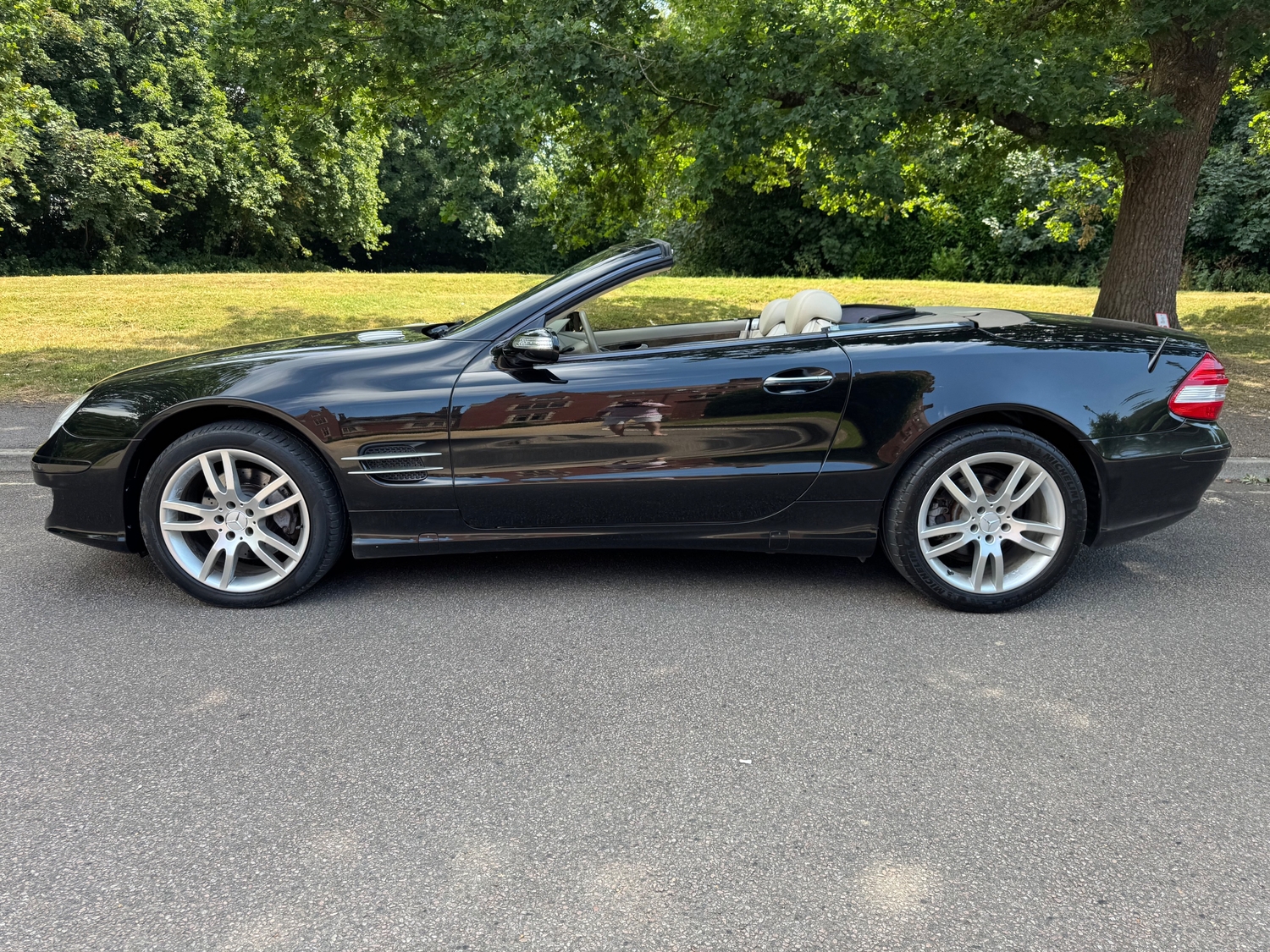 Mercedes-Benz SL 2006 - Cars in Horsham
