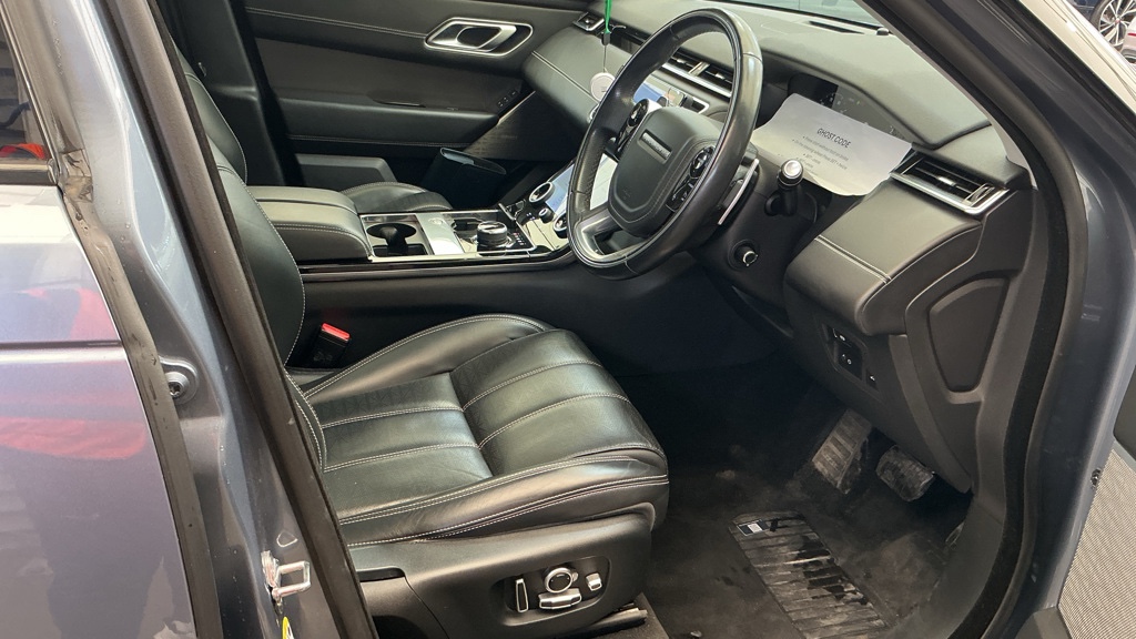 [ berth ]Land Rover Range Rover Velar