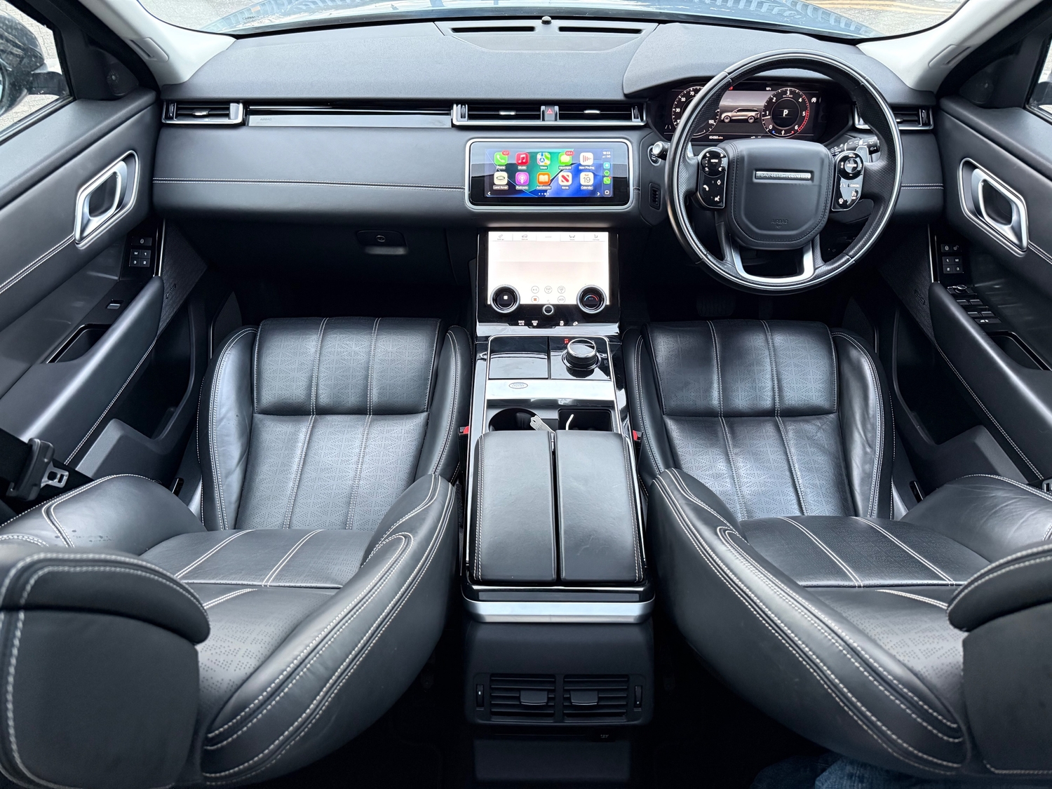 [ berth ]Land Rover Range Rover Velar