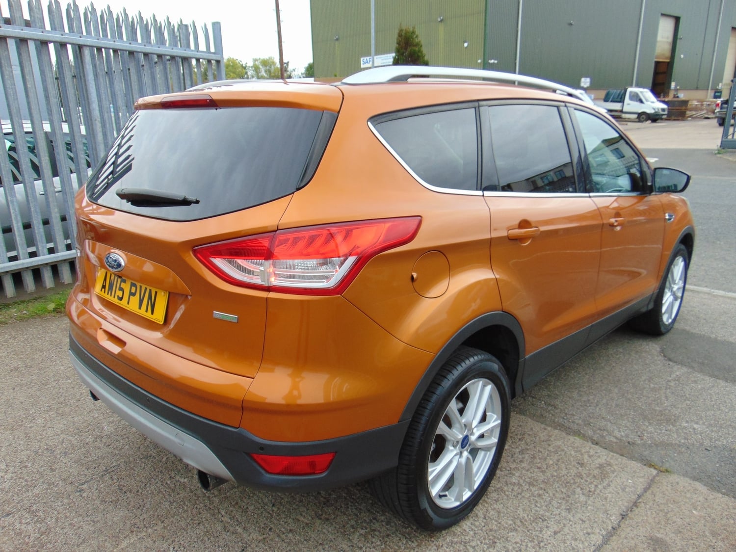 [ berth ]Ford Kuga